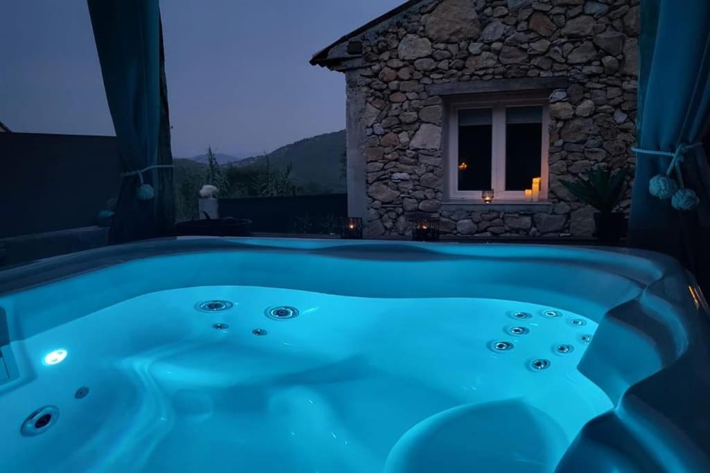 L'Antre Deux Pierres, Romantisme, Jacuzzi Exterieur, Plateau Dinatoire Bouyon Kültér fotó