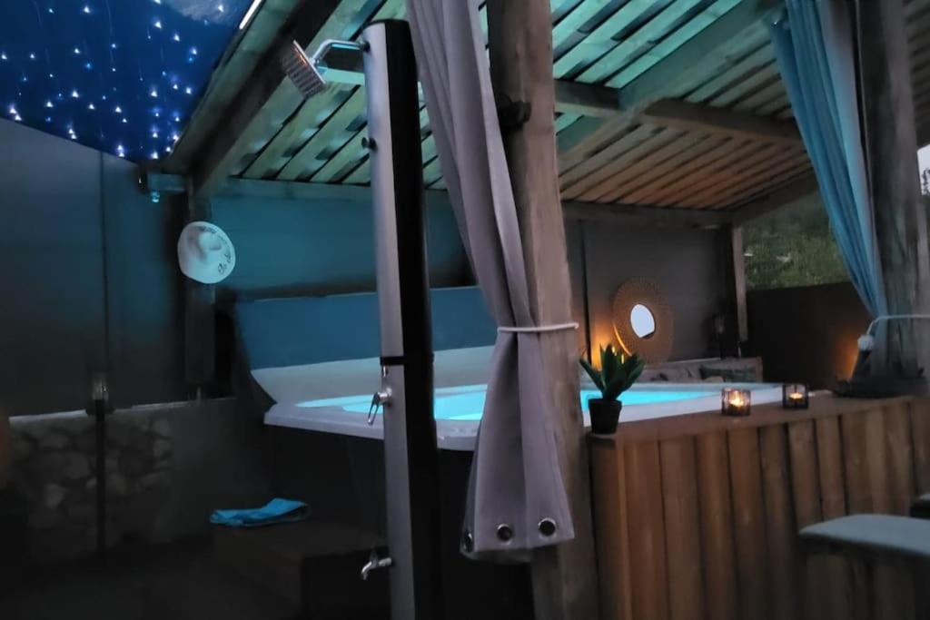 L'Antre Deux Pierres, Romantisme, Jacuzzi Exterieur, Plateau Dinatoire Bouyon Kültér fotó